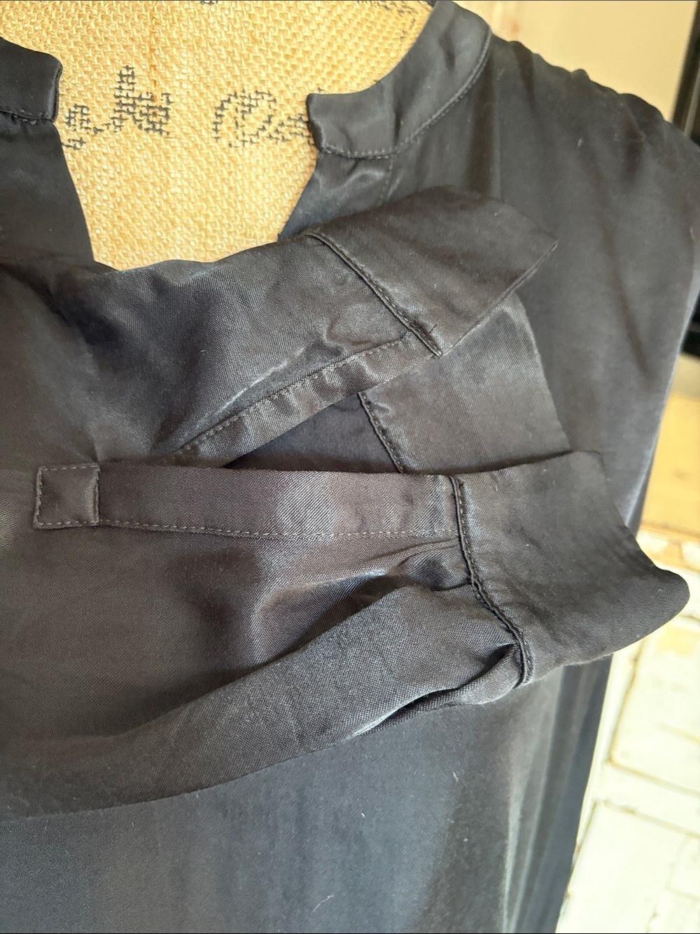 Nation LTE LA black v-neck long sleeve blouse viscose and rayon side slit - Picture 5 of 16
